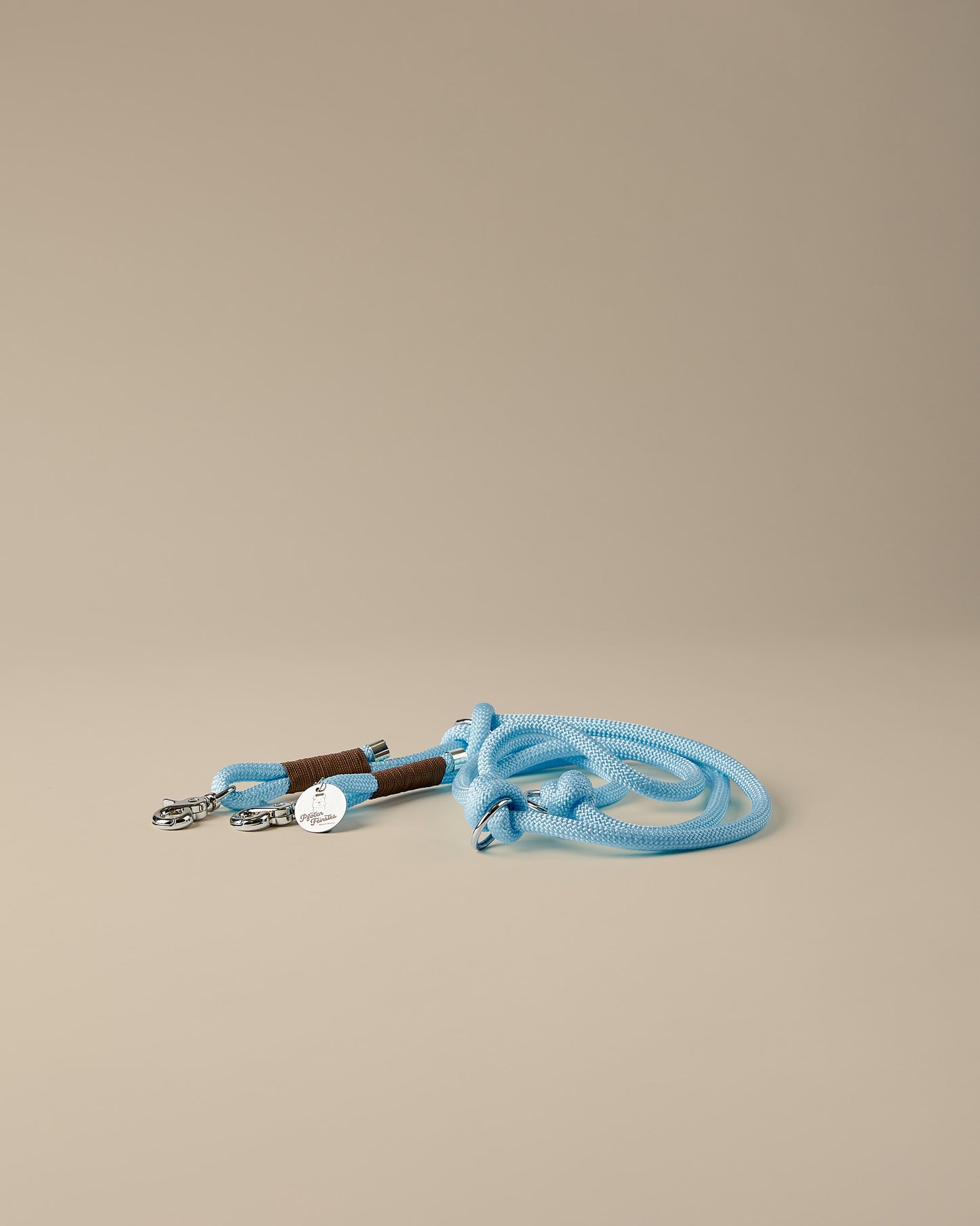 Verstellbare Hundeleine in Blau und Braun mit silbernen Beschlägen – elegante Premium-Leine für mittelgroße und große Hunde, handgemacht in Österreich