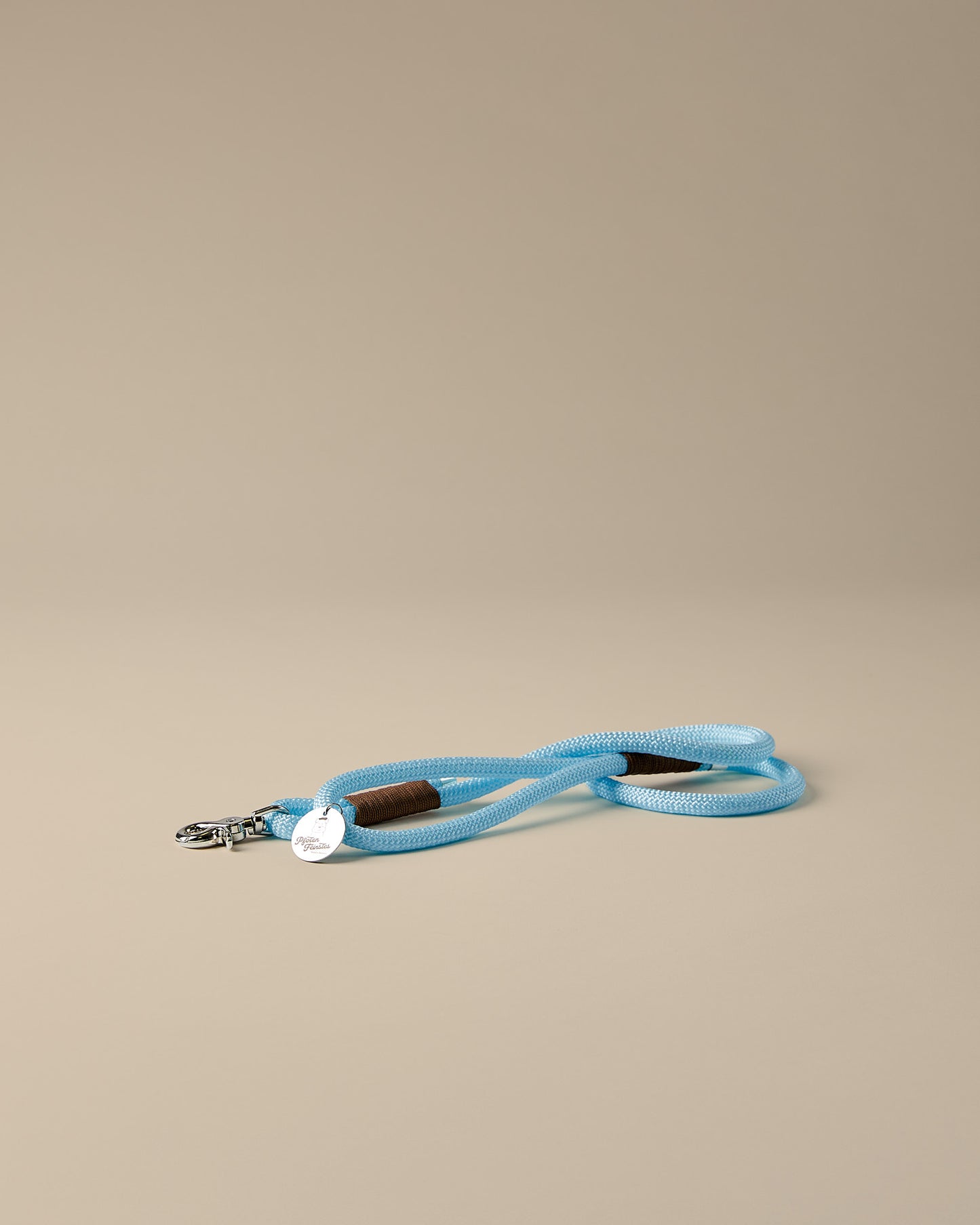 Hundeleine in Blau und Braun mit silbernen Beschlägen – elegante Premium-Leine für mittelgroße und große Hunde, handgemacht in Österreich