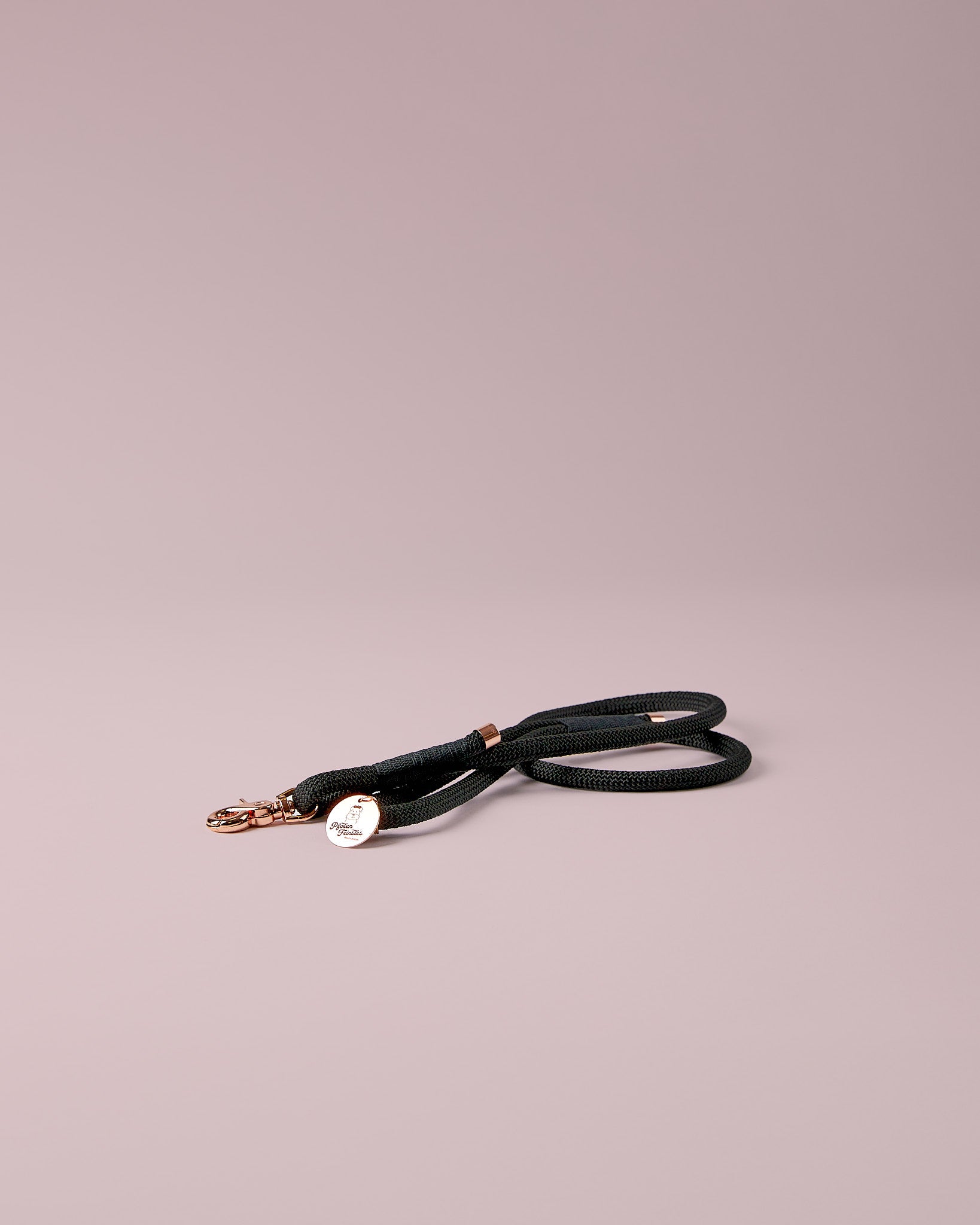 Hundeleine in Schwarz mit roségoldenen Beschlägen – elegante Premium-Leine, handgemacht in Österreich, für mittelgroße und große Hunde