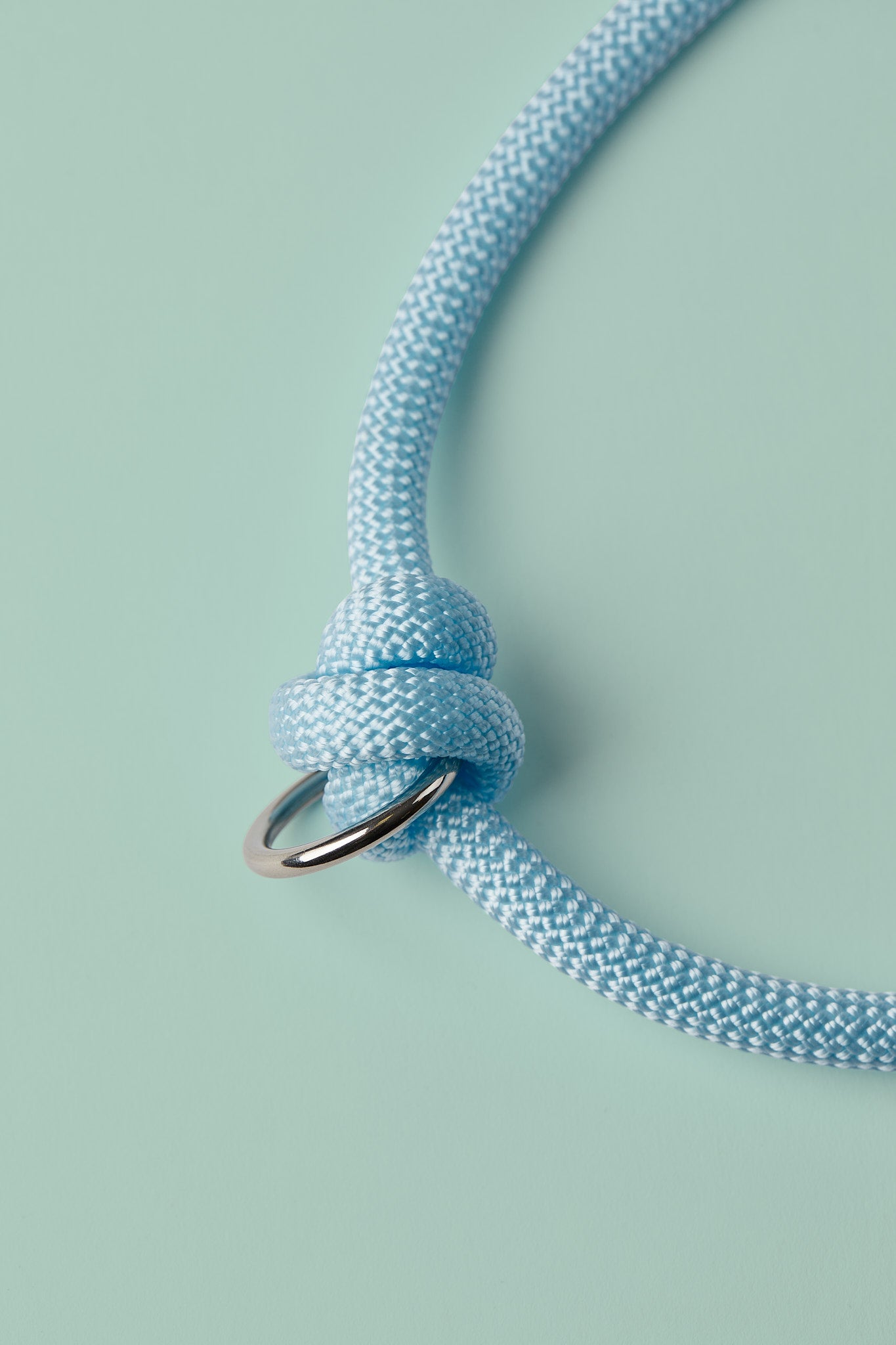 Verstellbare Hundeleine in Blau und Braun mit silbernen Beschlägen – elegante Premium-Leine für mittelgroße und große Hunde, handgemacht in Österreich