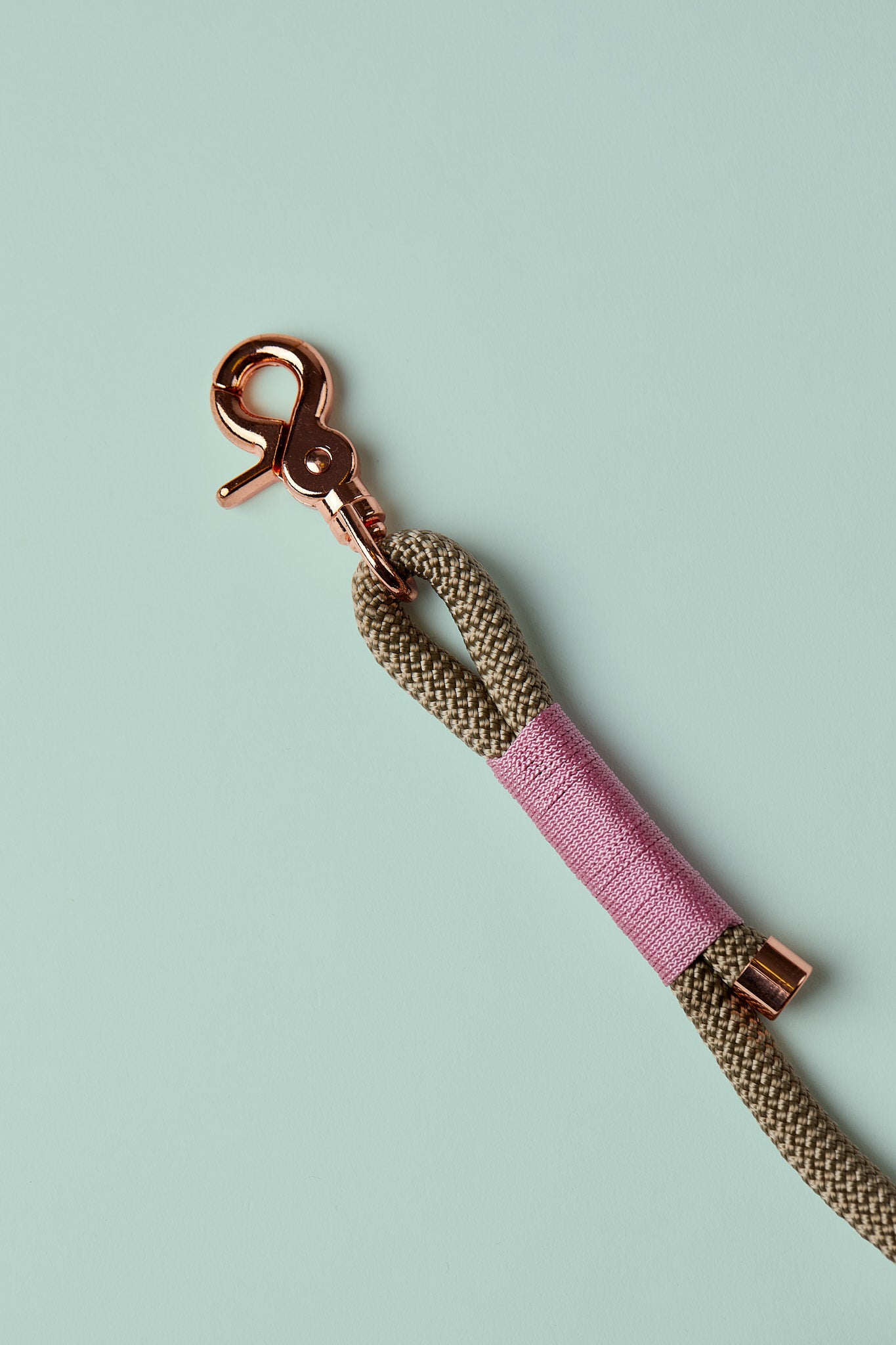 Verstellbare Hundeleine in Beige/Tan mit roségoldenen Beschlägen – elegante Premium-Leine für mittelgroße und große Hunde