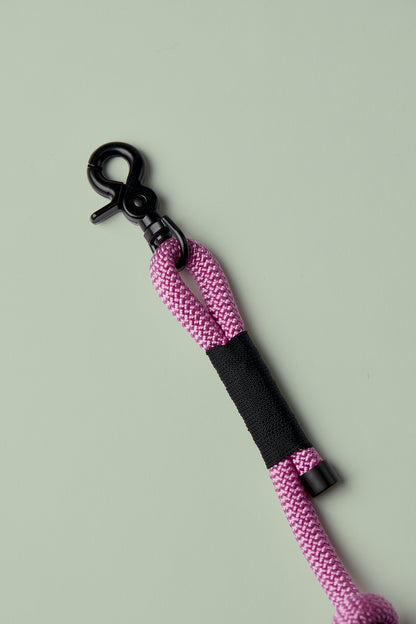 Verstellbare Hundeleine in Rosa und Schwarz – elegante Premium-Leine für mittelgroße und große Hunde, handgefertigt in Österreich