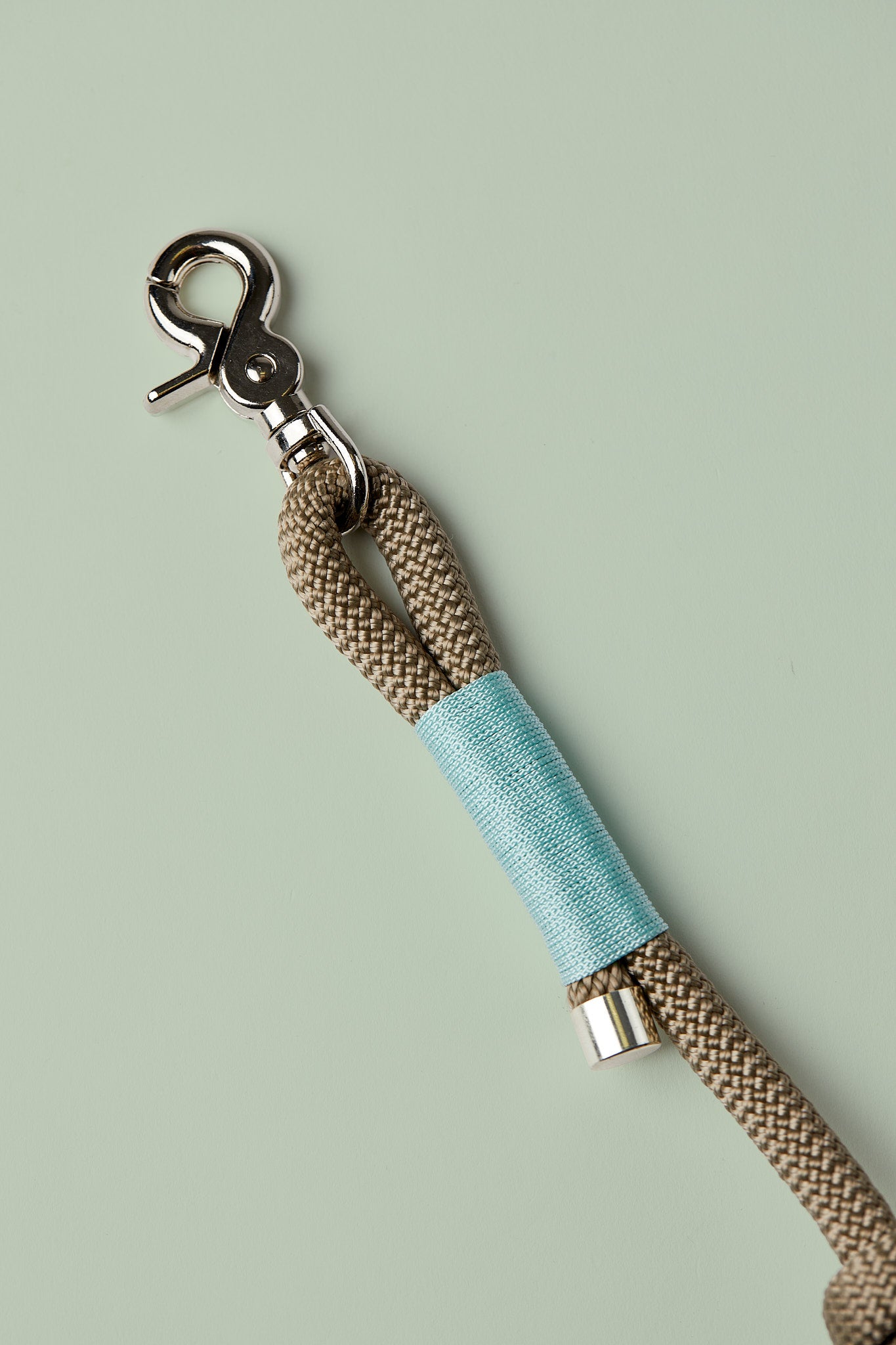 Verstellbare Hundeleine in Mint/Blau und TAN mit silbernen Beschlägen – elegante Premium-Leine für mittelgroße bis große Hunde, handgefertigt in Österreich