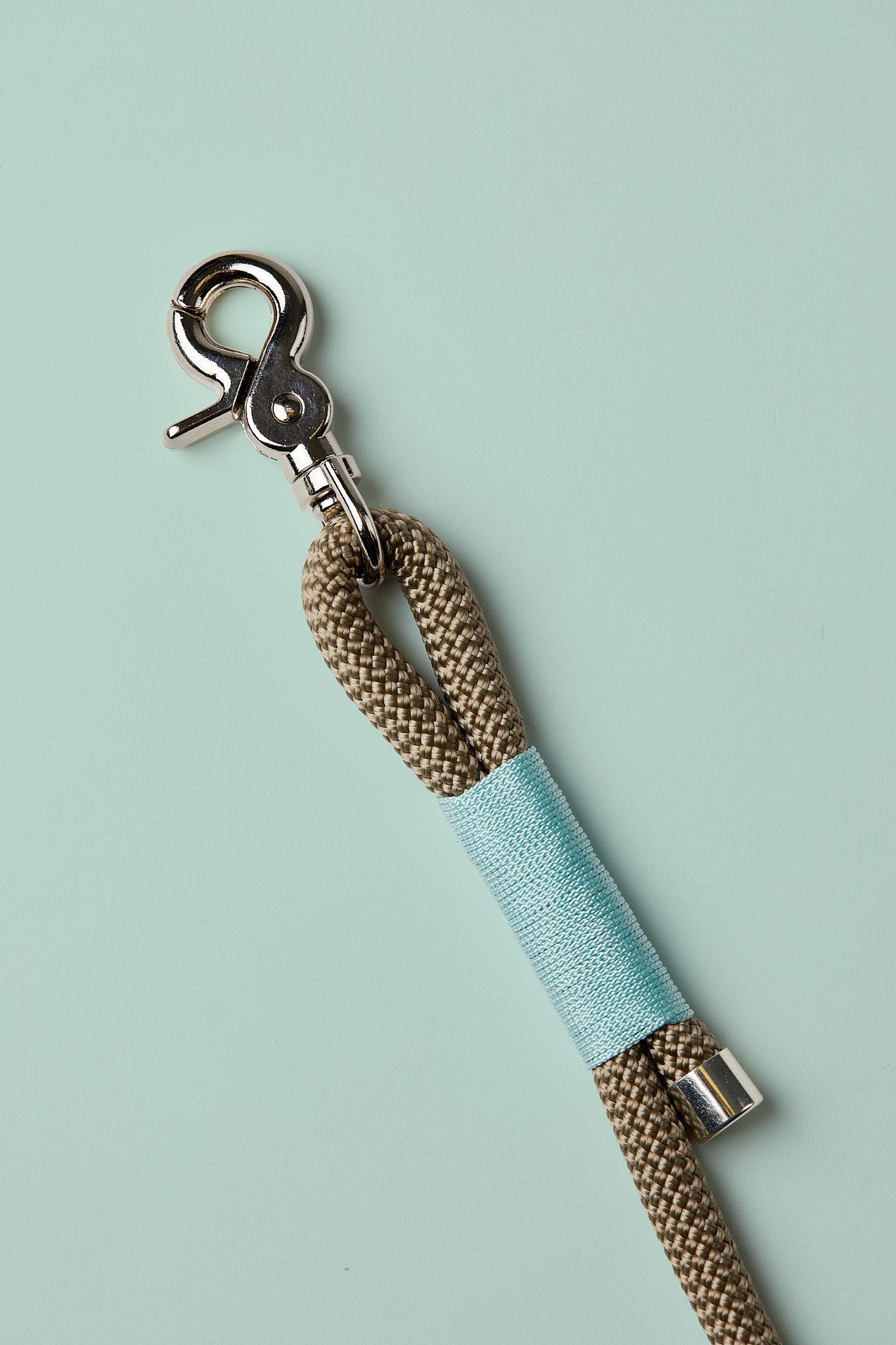 Hundeleine in Mint/Blau und TAN mit silbernen Beschlägen – elegante Premium-Leine für mittelgroße bis große Hunde, handgefertigt in Österreich